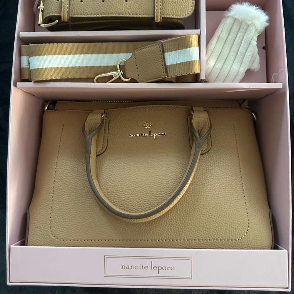 Nanette Lepore 4 piece Handbag  box set - Picture 2 of 2